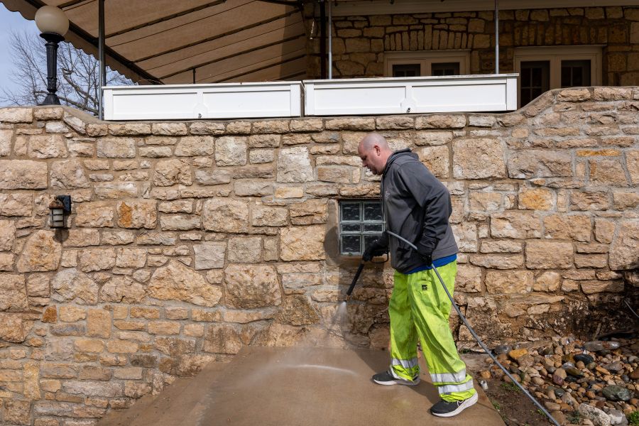 How much does driveway power washing cost?